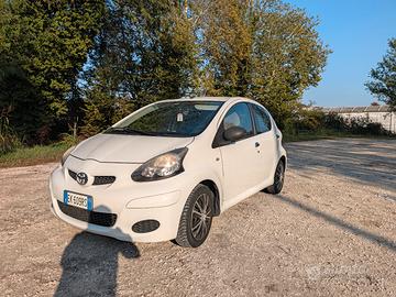 Toyota Aygo 5 Porte 10-2011 Now Connect