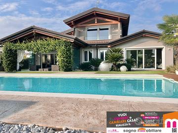 Villa contemporanea con piscina a Legnago