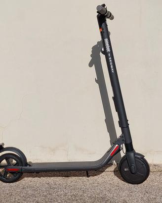 Monopattino Elettrico Ninebot