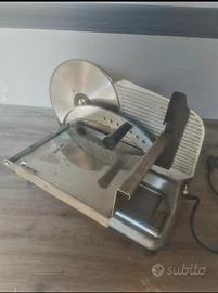 Affettatrice in acciaio marca Ala