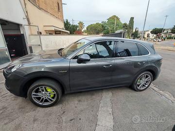  Porsche Cayenne hybrid