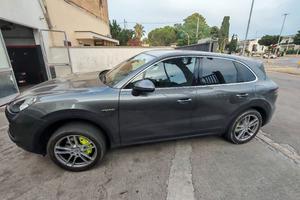  Porsche Cayenne hybrid