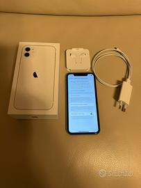 iPhone 11 64GB bianco con vari accessori