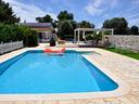 carovigno-rifinita-villa-con-piscina