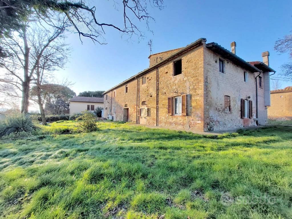 Rustico / Casale di 300 m² con più di 5 locali e b - Vista 2