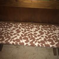 Cuscini colorati imbottiti per panche