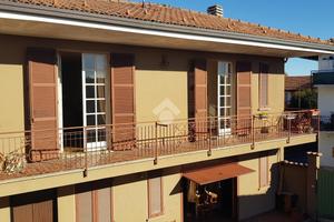 CASA SEMINDIPENDENTE A DIVIGNANO