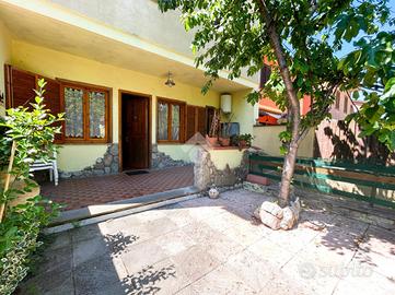 VILLA A SCHIERA A VETRALLA