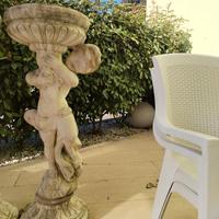 Statua in cemento bianco
