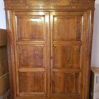 Armadio in noce antico
