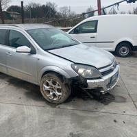 Macchina opel astra 2005