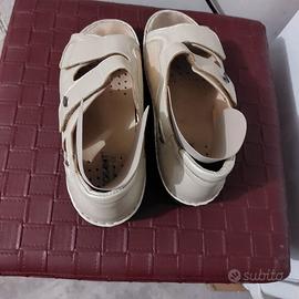 Calzature sandali sanitari