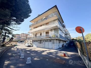 Quadfrivani con garage e balcone terrazzato