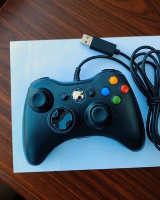 Gamepad ispirato all'Xbox 360.