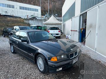 BMW 318 is Coupè