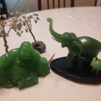 figurine in giada in blocco