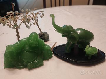 figurine in giada in blocco