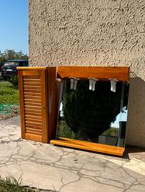 Mobile da bagno in legno con specchiera e luci