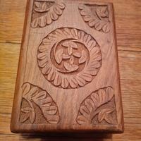 Scatola legno intagliata 