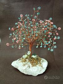 ornamento albero in rame su pietra vintage