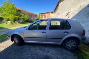 GOLF 1600 benzina del 2002