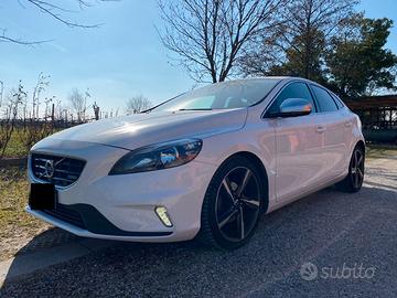 Volvo V40 D2 R-Design