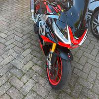 Aprilia Tuono V4 Factory Akrapovic e Aprilia RACE