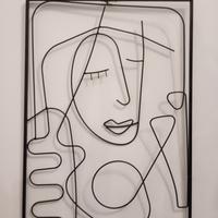 Quadro in metallo con donna