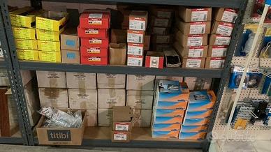 tasselli,chiodi, vetro cemento, caschetti e altro