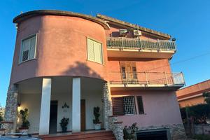 6 vani con posto auto e cantina via molara