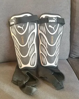 Parastinchi calcio Puma King Strap Shin Guards ner