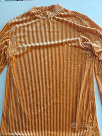 maglioncino giallo tessuto particolare 