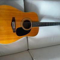 Chitarra acustica sakura