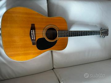 Chitarra acustica sakura