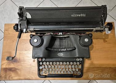 Macchina da scrivere Olivetti