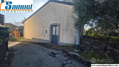 Santa Venerina, casetta con giardino (CT)