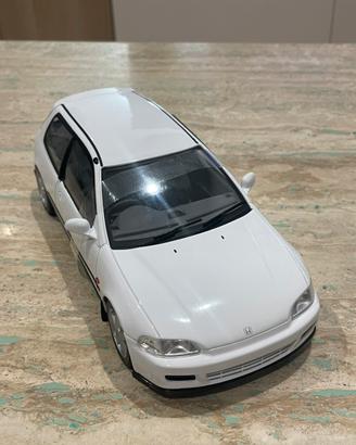 Modellino auto 1:18