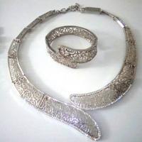 Set di collana e bracciale stupendi