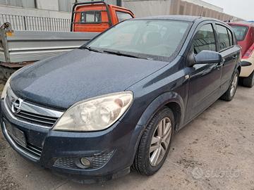 Opel Astra H anno 2007 ricambi usati
