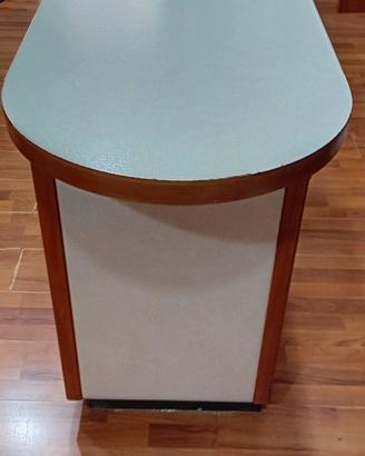 Scaffalature e Banconi in legno arredo per negozio