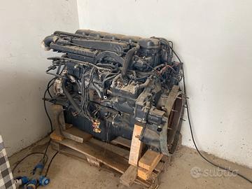 Motore Scania p 280
