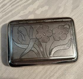 Per collezionisti:portatabacco in metallo, anni 20