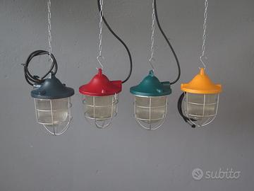 LAMPADA INDUSTRIALE RESTAURATA CON CAMPANA IN VETR