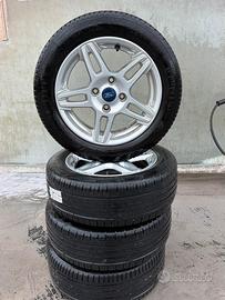 Cerchi in lega con gomme ford fiesta 195/55/r15 H
