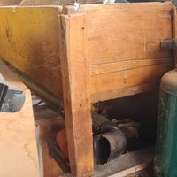 Cassapanca aperta in legno massiccio