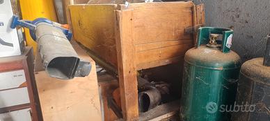 Cassapanca aperta in legno massiccio