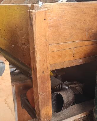 Cassapanca aperta in legno massiccio