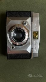 Macchina fotografica antica d’epoca