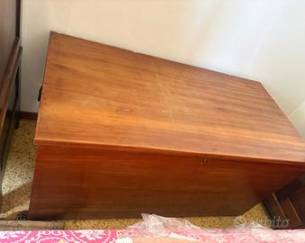 Cassapanca o baule in legno