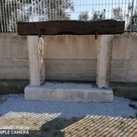 Antico Rivestimento in Pietra per Camino